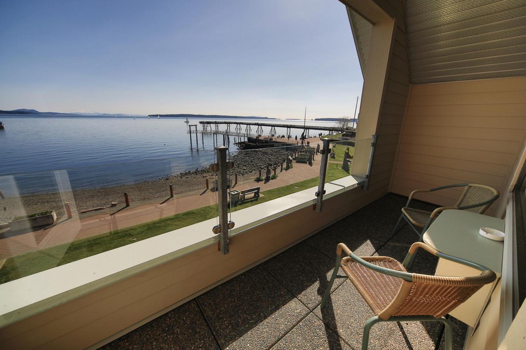 Sidney Waterfront Inn & Suites Экстерьер фото